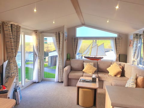 Top performing Airbnb: Durdle Door beach holiday home in West Lulworth