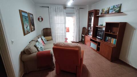 Anuncio de Airbnb popular: Beautiful, bright ground floor apartment on the beachfront en Punta Umbría