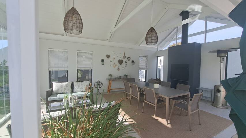 Modern family home in Claremont gallery image 3