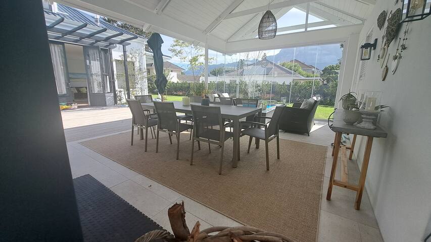 Modern family home in Claremont gallery image 5