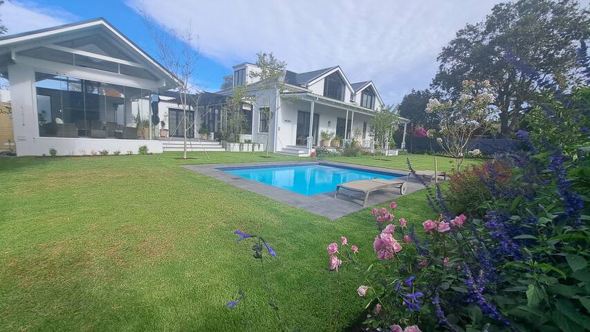 Modern family home in Claremont gallery image 2