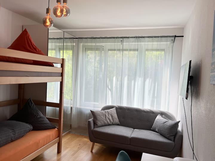 Small Priv. Room In Shared House, Public Parking - München