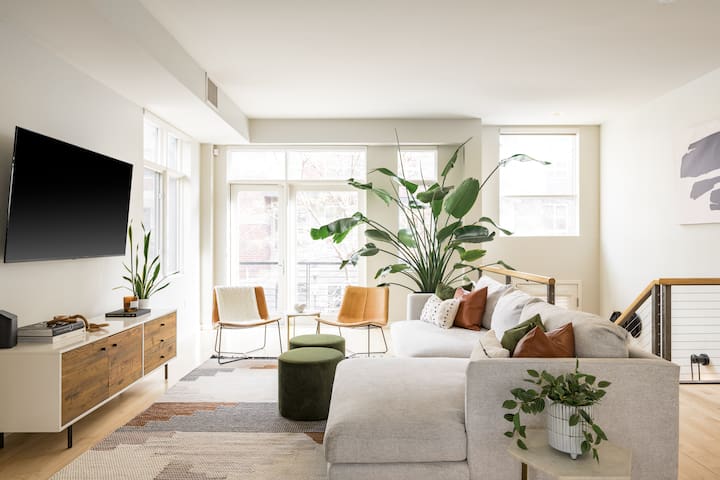 Luxury Home in Downtown DEN w/ Epic Rooftop Deck gallery image 4