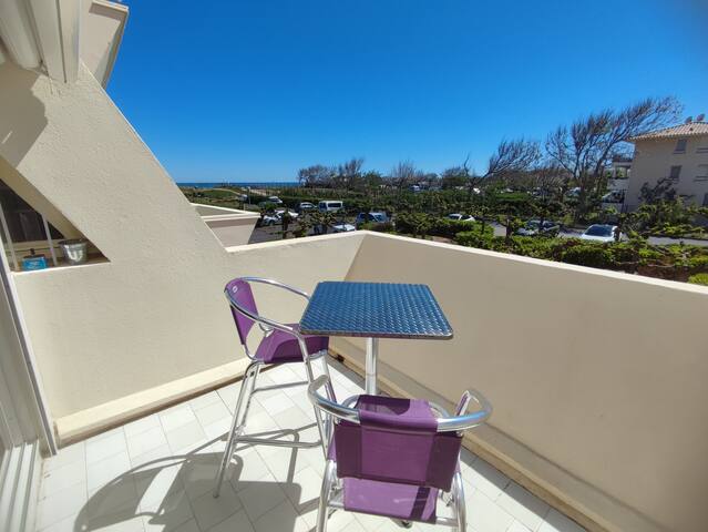 Entire home with 1 bedrooms in Sete - T2 front de mer climatisé
