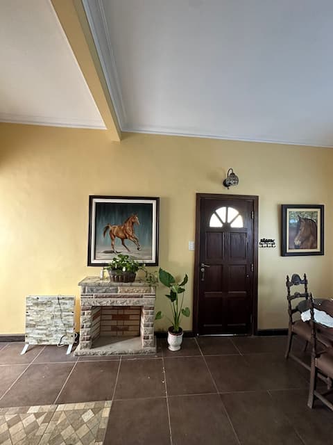 Propiedad de Airbnb exitosa: Beautiful House (high floor) in residential neighborhood en Partido De Vicente López