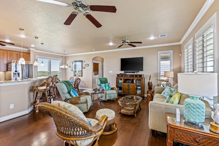 Steps To Bermuda Beach, Gulf Views, 2 King Suites - Jamaica Beach, TX