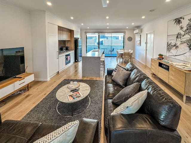 Williamstown Townhouse: Sanctuary on the Wetlands gallery image 4