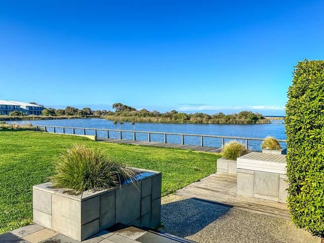Williamstown Townhouse: Sanctuary on the Wetlands gallery image 3