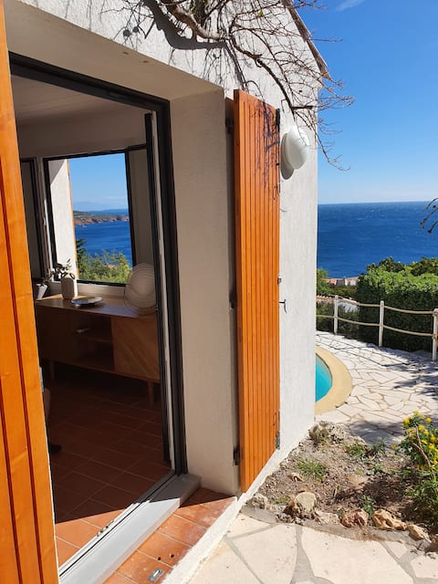 Popular Airbnb listing: Exceptional sea view and view of the Estérel massif # Pool in Saint Raphaël