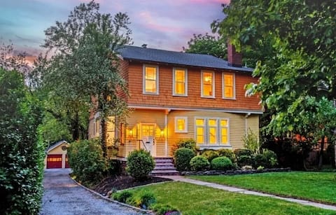 Charming Victorian - Walk to All