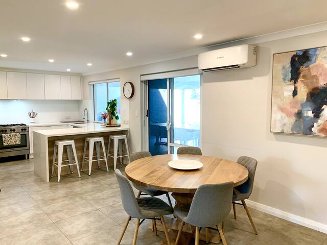 Modern spacious 2 story home gallery image 4