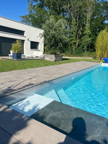 MAISON CONTEMPORAINE AVEC PISCINE