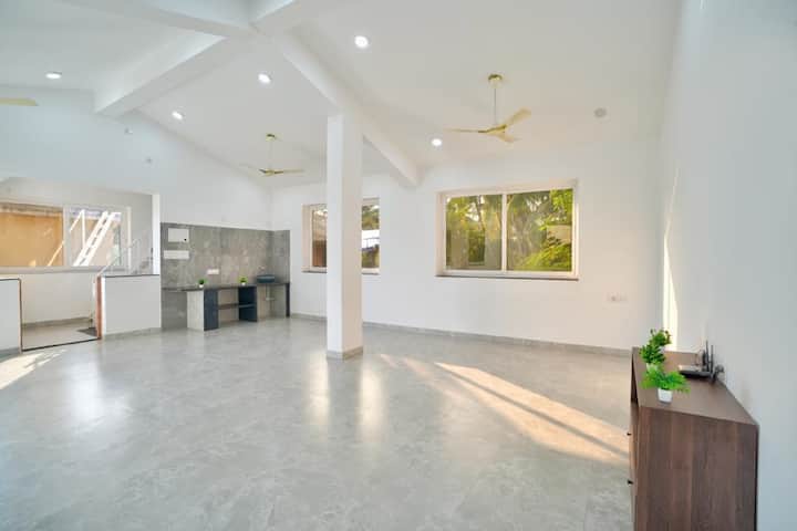 Living room image 5