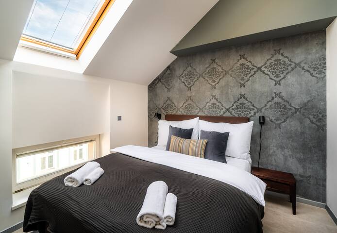 A/C Luxury Loft: Friends & Family Edition gallery image 4