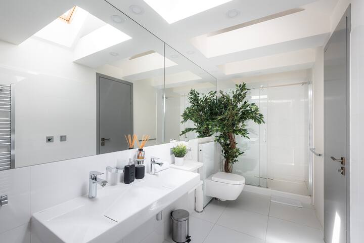 A/C Luxury Loft: Friends & Family Edition gallery image 5