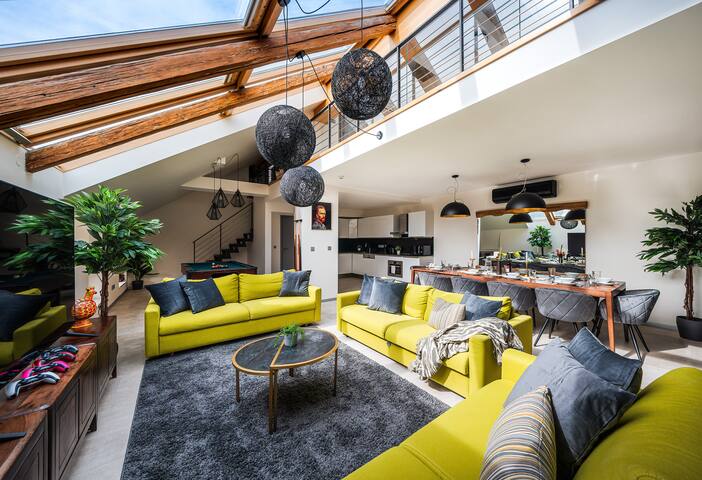 A/C Luxury Loft: Friends & Family Edition