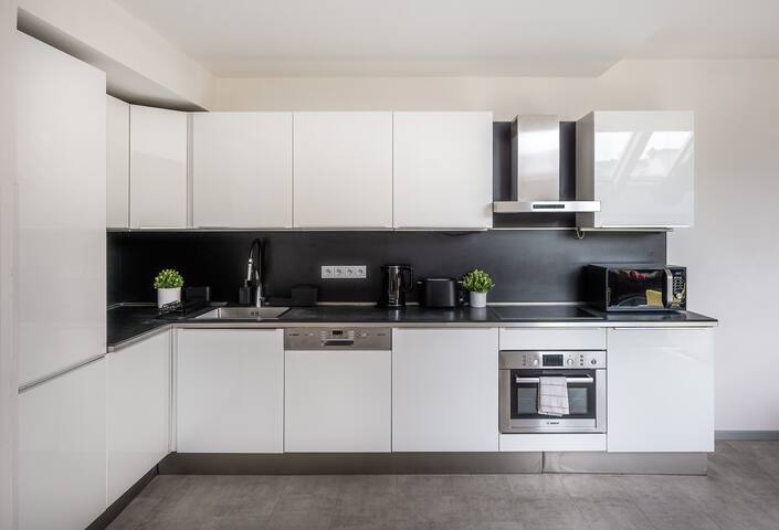 A/C Luxury Loft: Friends & Family Edition gallery image 3