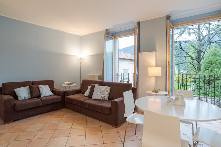 Guesthost - Ossuccio Apt W/ Ac, Balcony & Parking! - Tremezzina