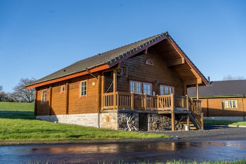 Riverhaven Log Cabins (4 bedroom)