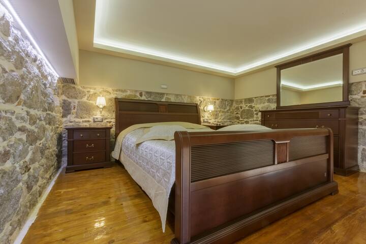 Beach Villa Valeria | Jacuzzi | BBQ gallery image 5