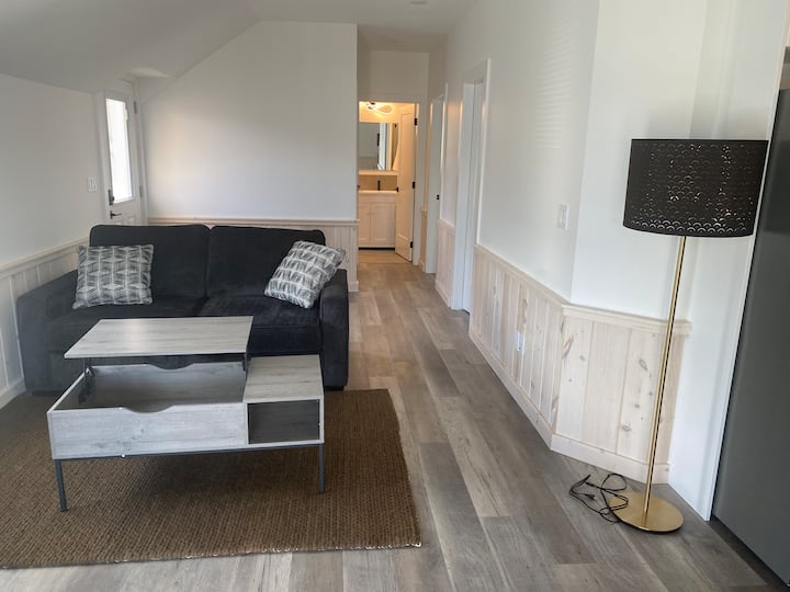 Lakeside Cottage - Nanaimo