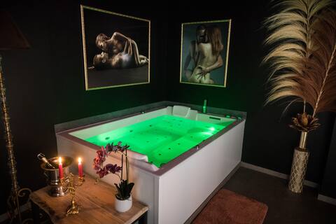 Love Room Normandy *The Medieval Rose*