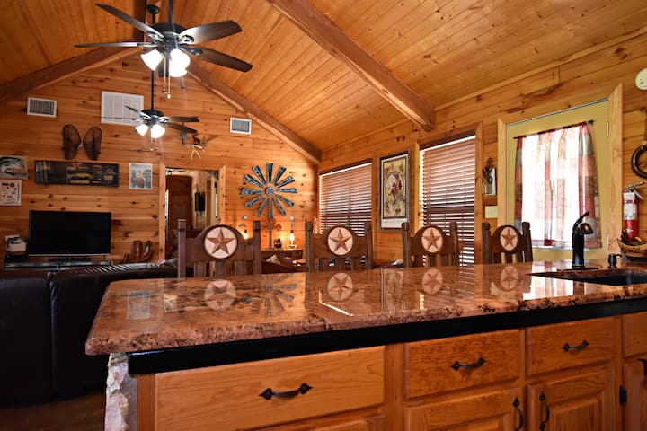 Rustic Lodge-minutes To The Frio - Concan, TX