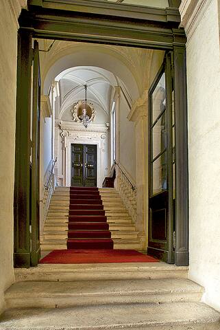 Old Rome deluxe Campo Fiori Ghetto 4 BR 3 BA patio gallery image 5