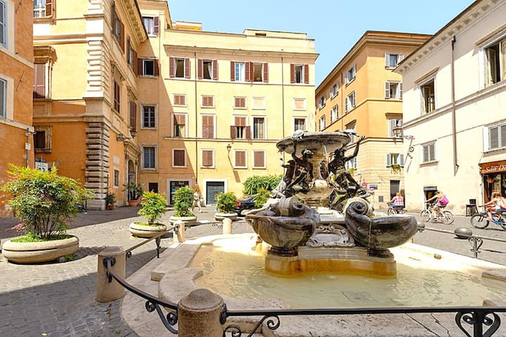 Old Rome deluxe Campo Fiori Ghetto 4 BR 3 BA patio