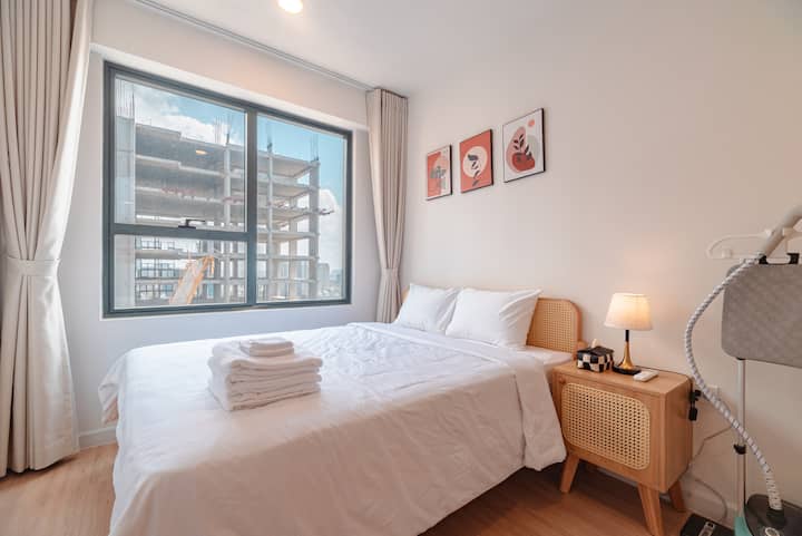 Dormitorio principal del apartamento en el piso 24.