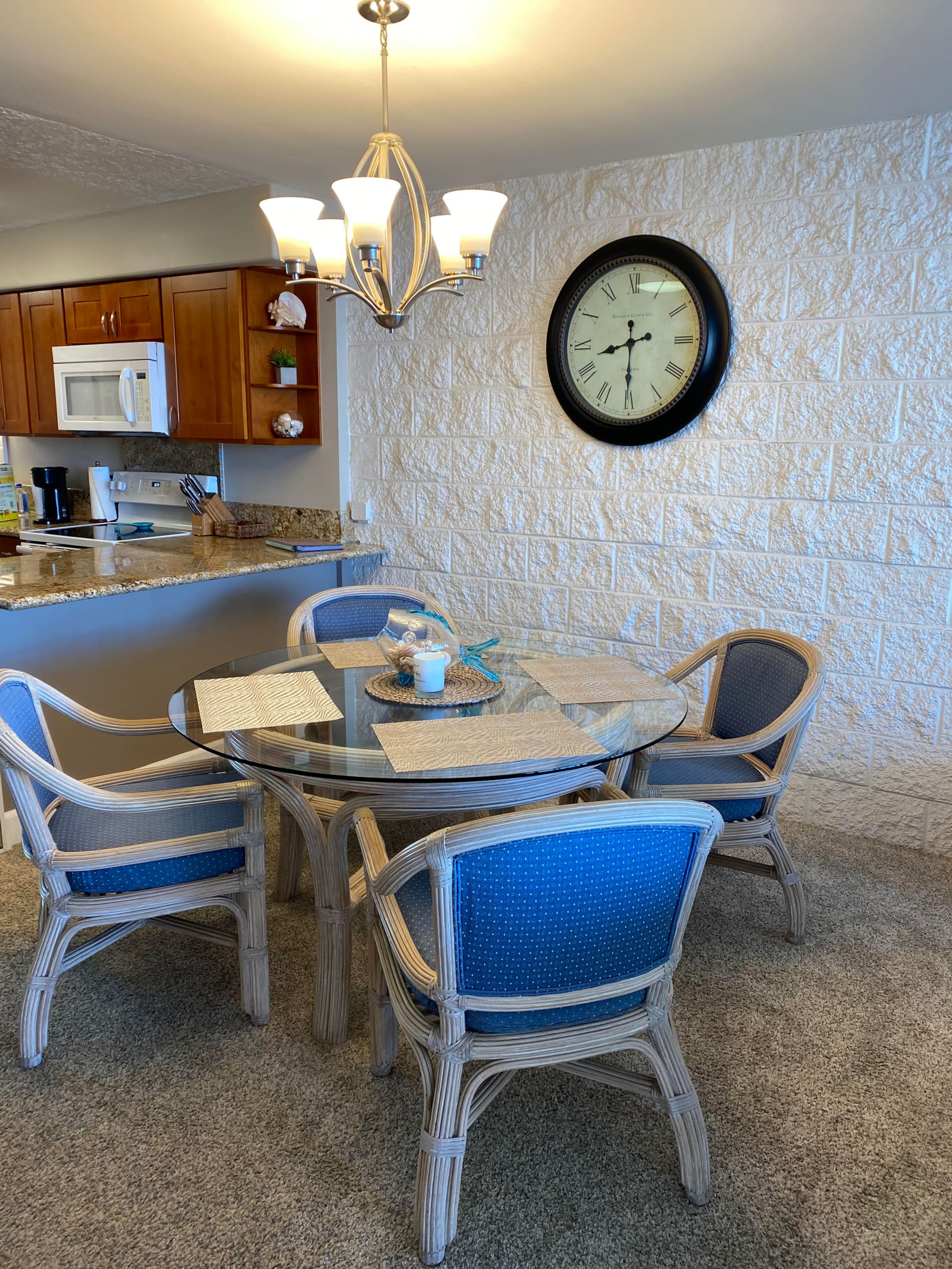 Condo in Wailuku · ★5.0 · 2 bedrooms · 3 beds · 2 private baths - Image 10