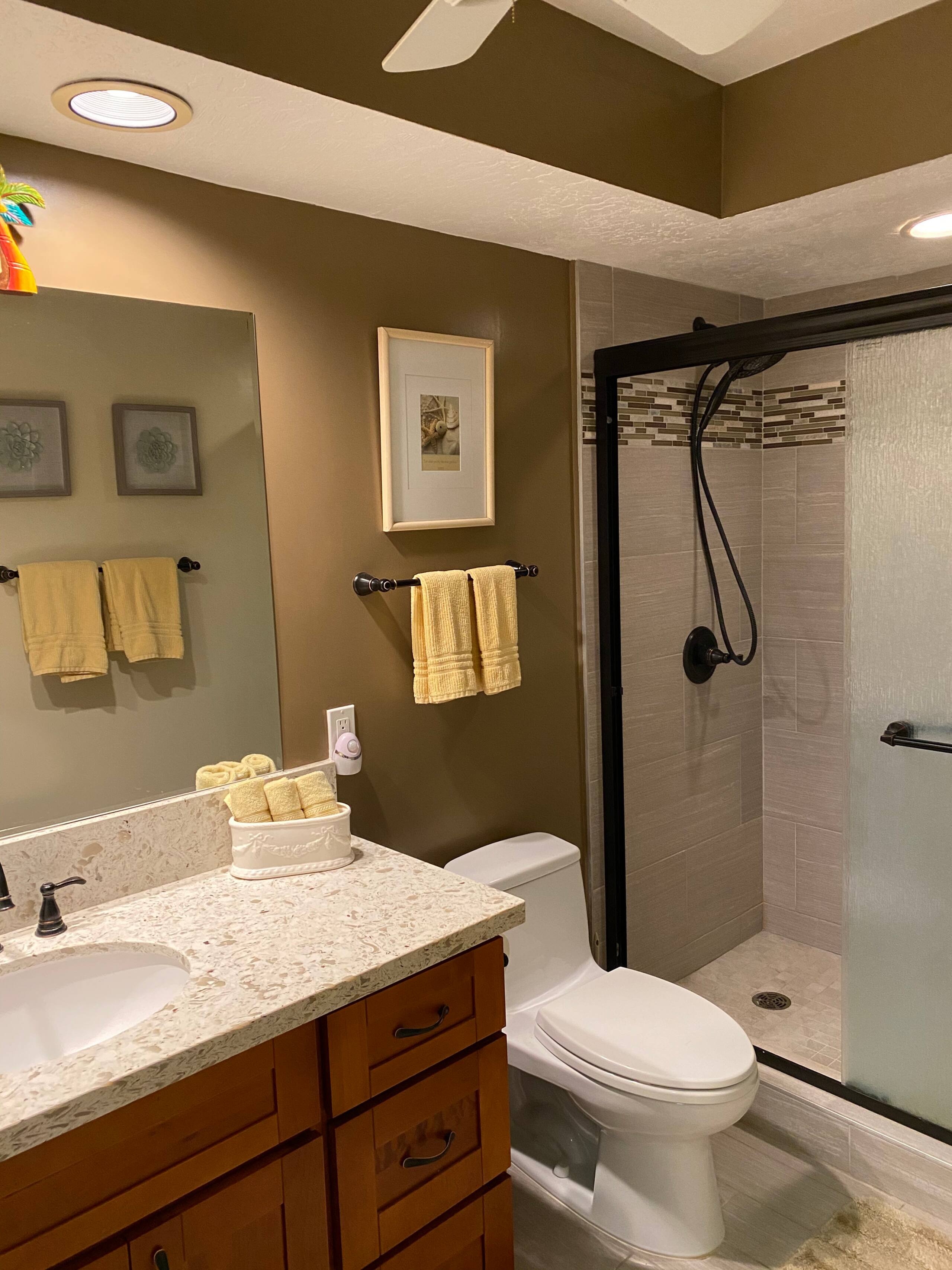 Condo in Wailuku · ★5.0 · 2 bedrooms · 3 beds · 2 private baths - Image 16