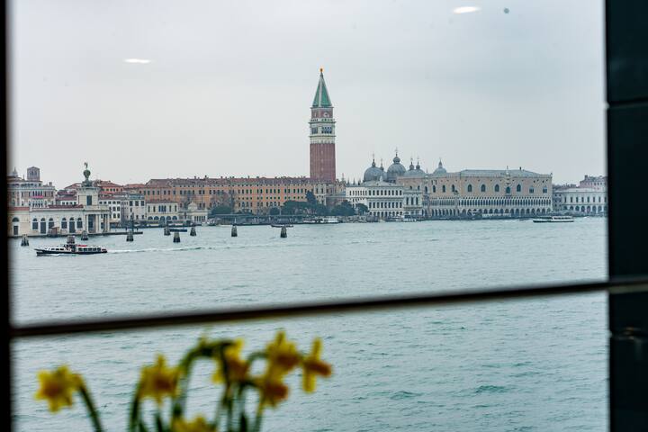 Giudecca Island with a Wonderful View gallery image 2