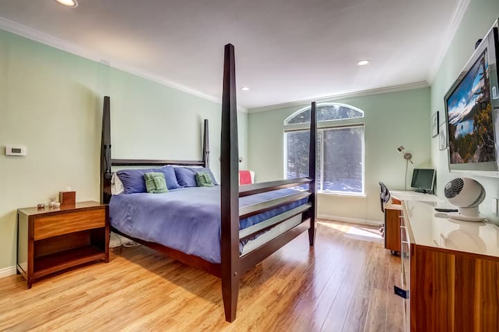 Bedroom #2 - Upstairs master w/ King