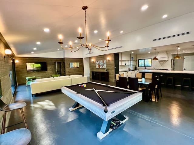Heated Pool & Spa, BBQ, Pool Table, Games, Private gallery image 2