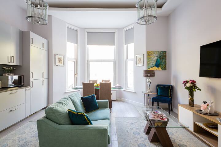 Cromwell Road 2-bed 2-bath apartment! gallery image 4