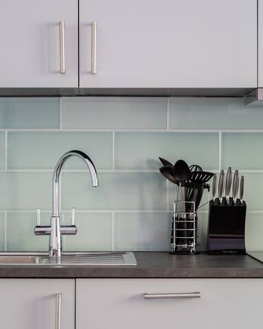 Cromwell Road 2-bed 2-bath apartment! gallery image 3