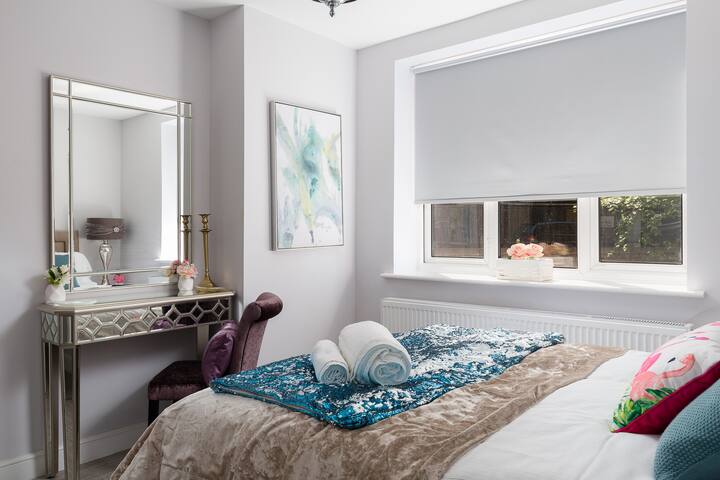 Cromwell Road 2-bed 2-bath apartment! gallery image 2