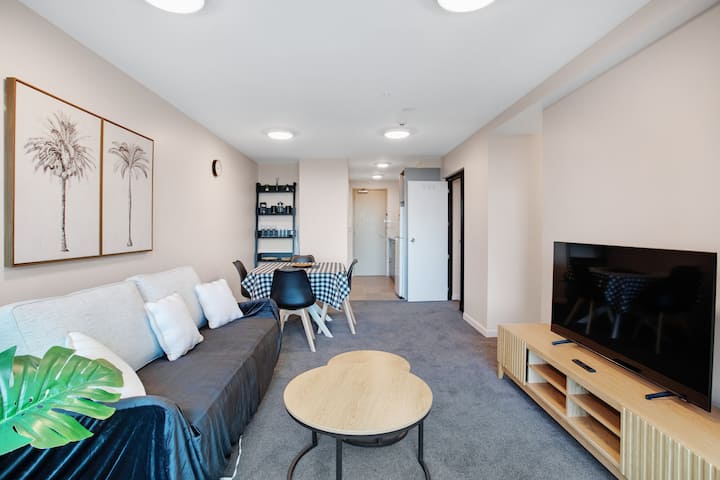 Central City Apartment With Pool And City Views - Auckland