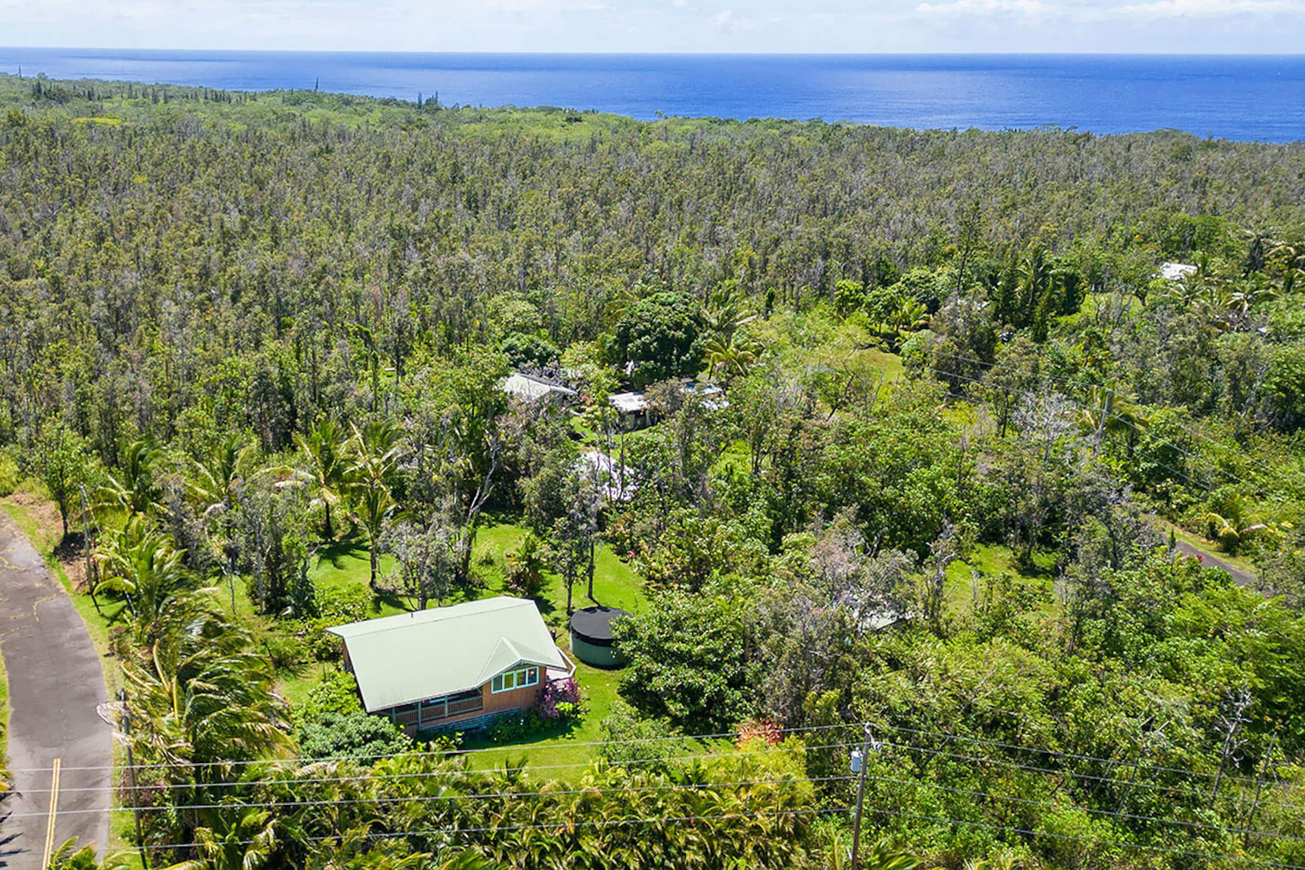 Home in Pahoa · ★4.86 · 1 bedroom · 1 bed · 1 bath - Image 38