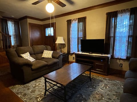 Cozy Boardman Home, AC, King bed, 2 bedroom House