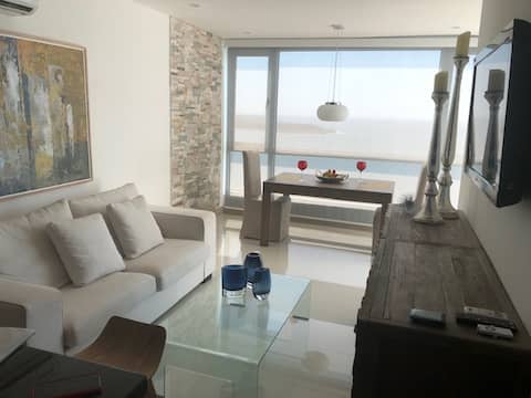 Popular Airbnb listing: Amazing Ocean Front Luxury Apt in El Laguito