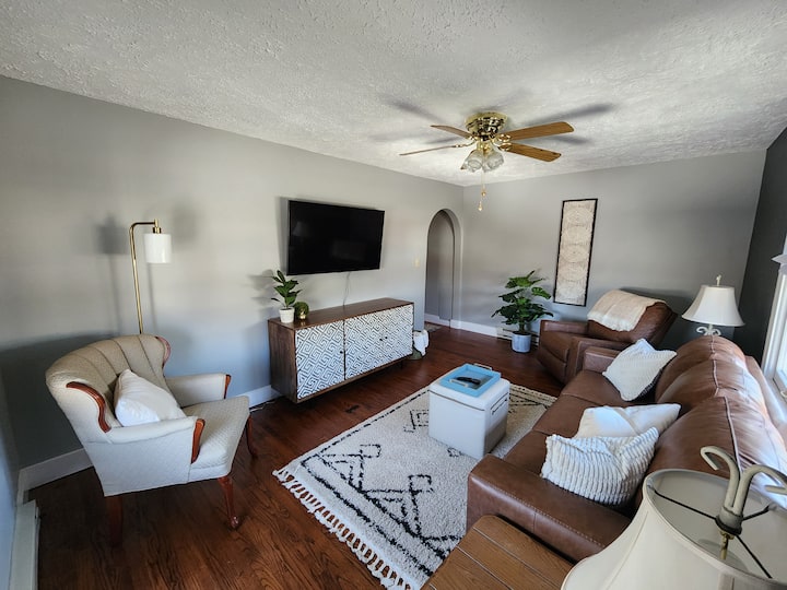Private Upstairs Apt With Deck - Near Airport/indy - Mooresville, IN