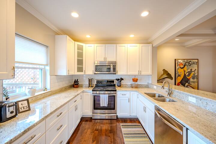 “D St Digs” DC Row Home on the Hill gallery image 4