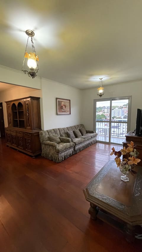 Top Airbnb: Cozy apartment/ Downtown in São Lourenço