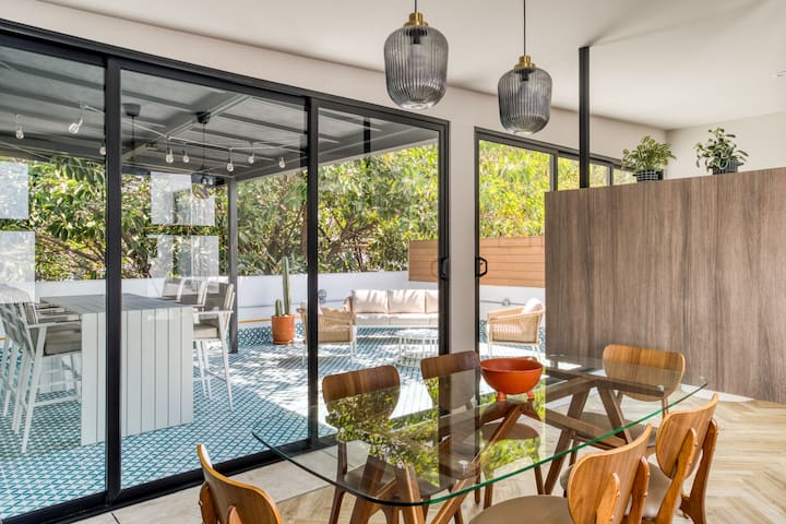 PH 3BR w/rooftop, gym, Juarez design area