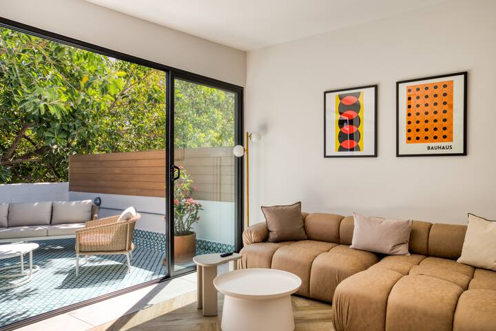 PH 3BR w/rooftop, gym, Juarez design area gallery image 3