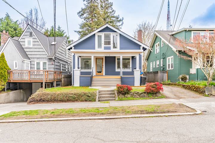 Stylish 7BR Retreat in Queen Anne | Sleeps 14 gallery image 5