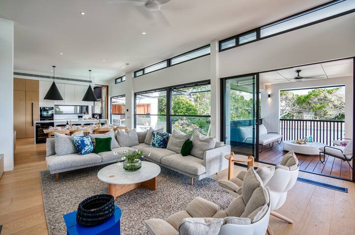 Narawi – Ocean views, heated pool, 2min to beach gallery image 2