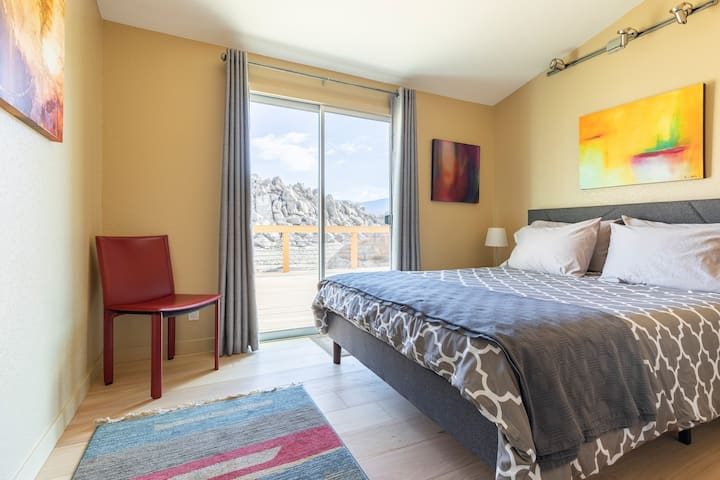 Მეორე საძინებელს აქვს ლამაზი ხედები